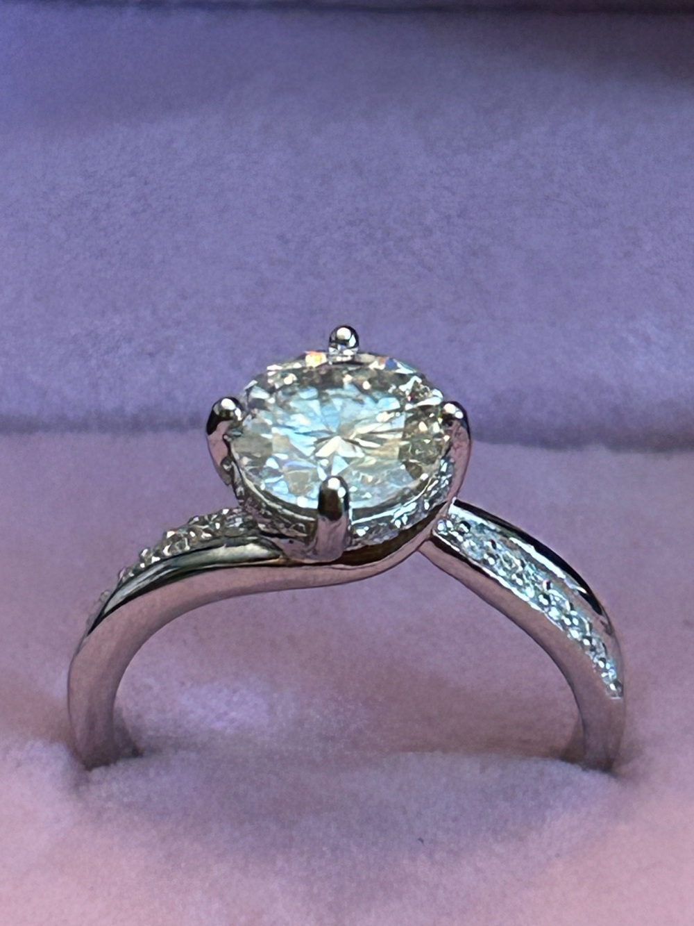 Classic 2.00CTW Round-Cut 💎Moissanite Solitaire Engagement Ring 💍 925 SSilver